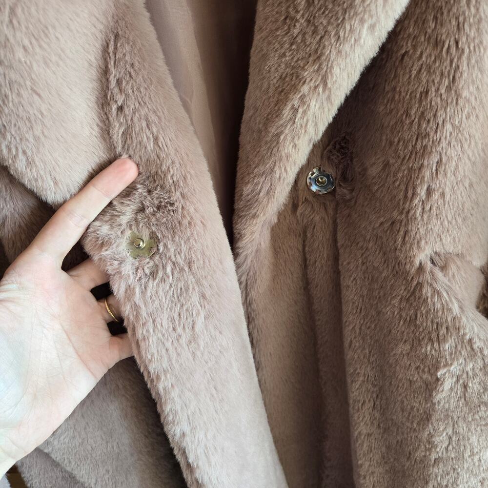 Lush Mauve Coat Faux Fur Collared Soft Fuzzy Oversized Medium Pocket Front Snap - Picture 8 of 8